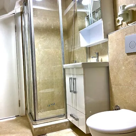 Eleven Aparts Hotel apartamentowy 4*
